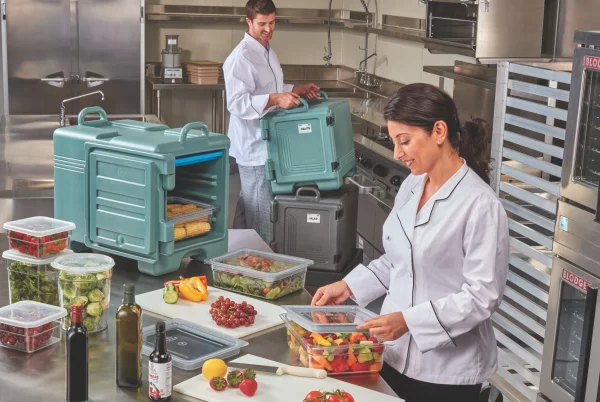 Cambro ULTRA PAN CARRIER® Thermobehälter 34 Liter, Isolierbehälter Für 3x GN1/1-100mm Schalen, Schieferblau, 1 Stück Im Karton – UPC300401 7